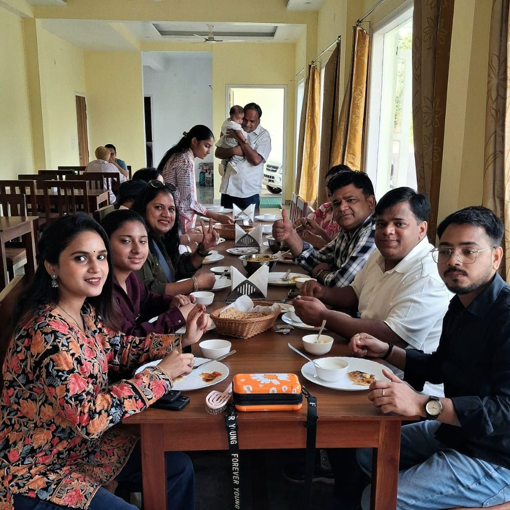 Family-Dinner-at-pckunj